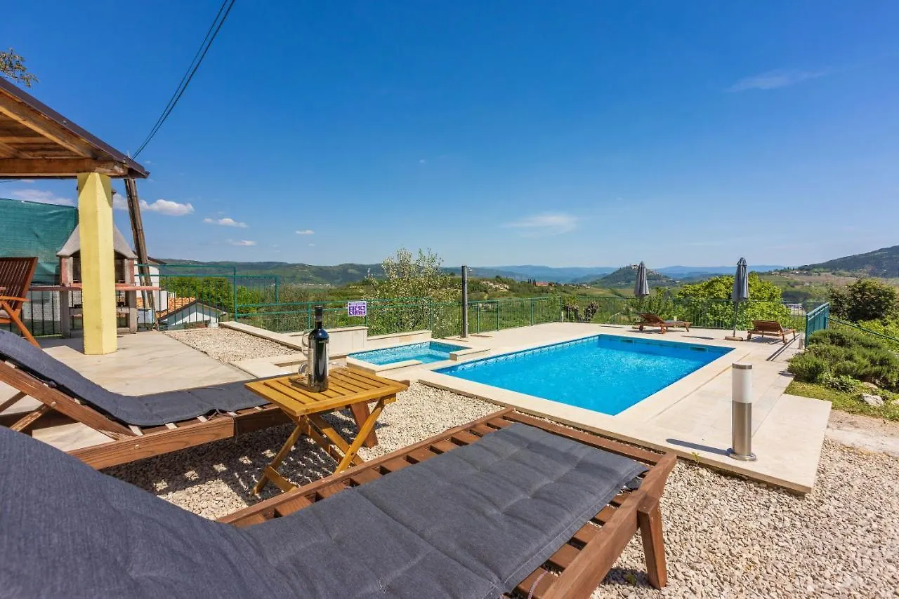 Villa Ana Motovun 0*,  Kroatië